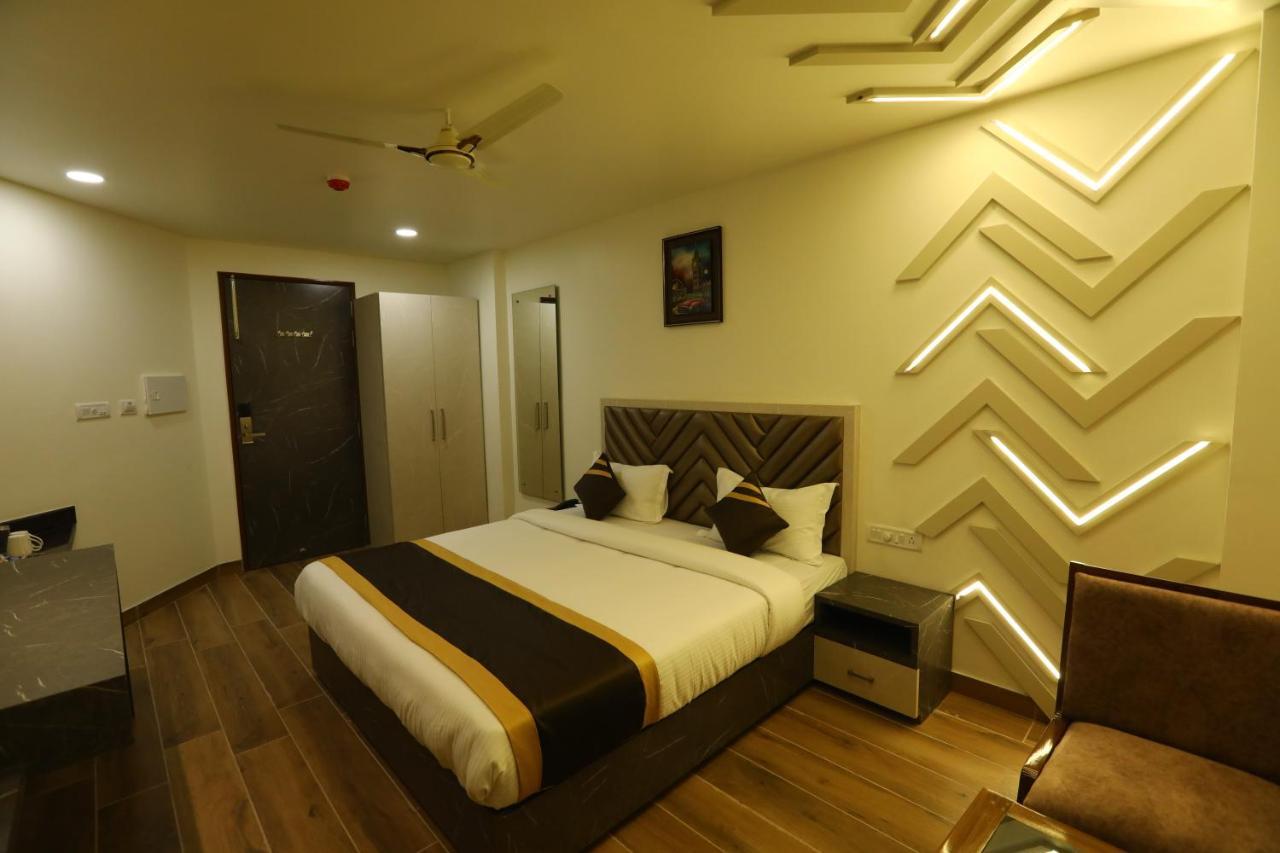Hotel D Silverleaf Лакхнау Экстерьер фото