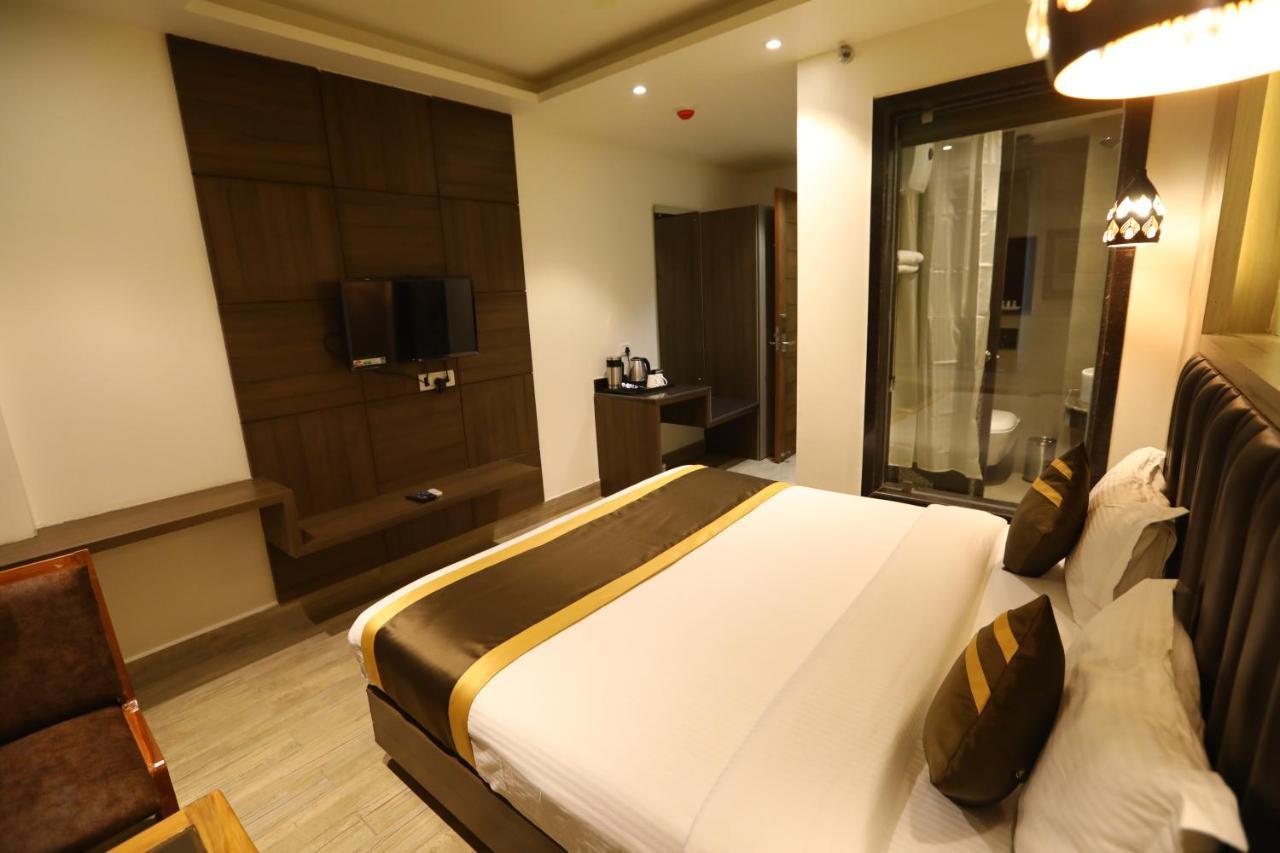 Hotel D Silverleaf Лакхнау Экстерьер фото