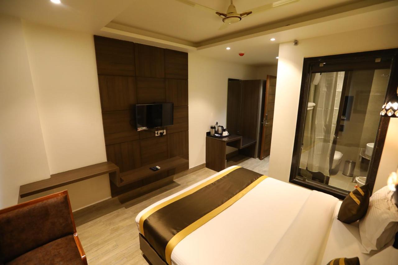 Hotel D Silverleaf Лакхнау Экстерьер фото